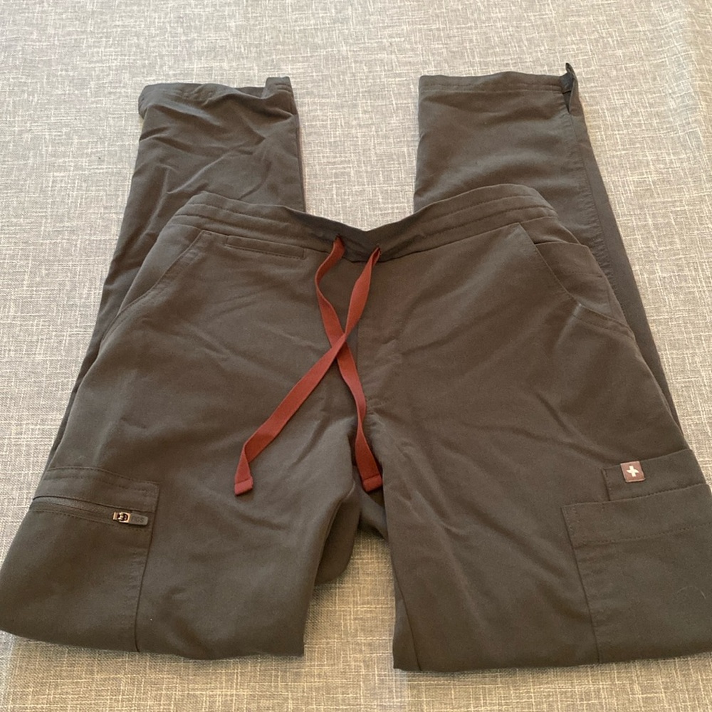 Figs Straight leg Scrub Pants in Moss